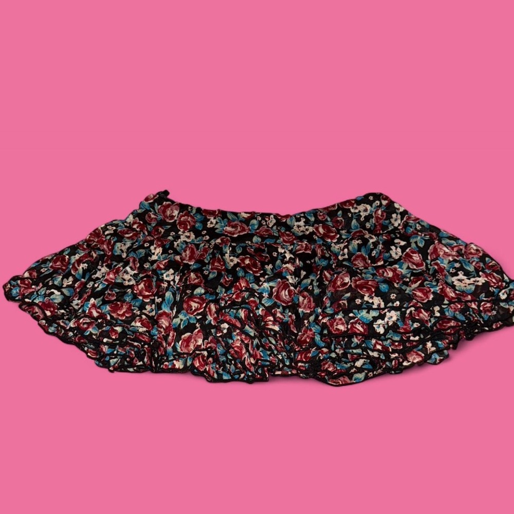 Black floral ruffle low rise mini skirt